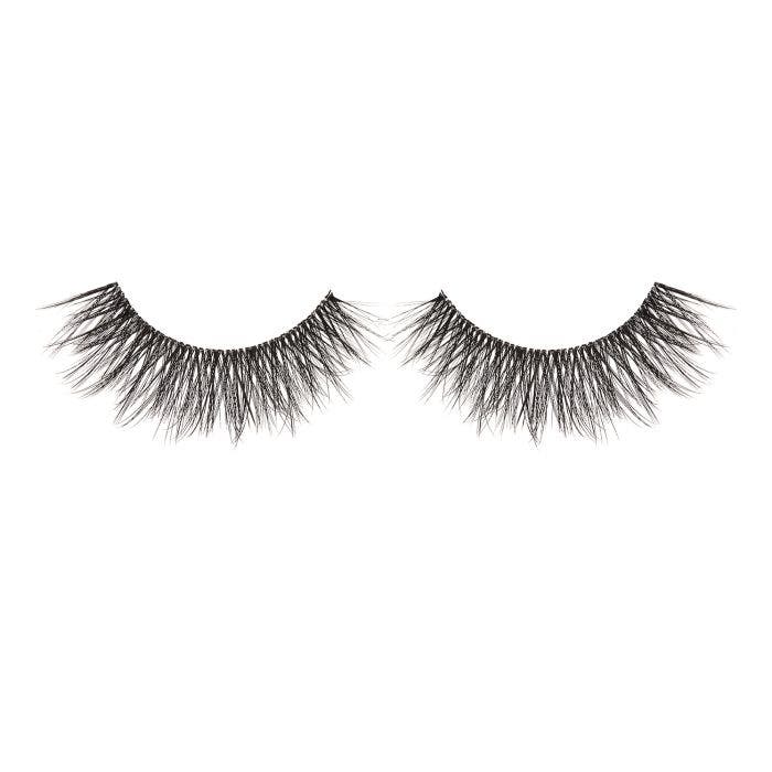 A pair of Ardell 8D Lash 950 features a maximum volume, extended length & multi-layers fine tapered fibers in varying lengths